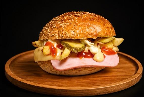 Sandwich cu Șuncă și Cașcaval